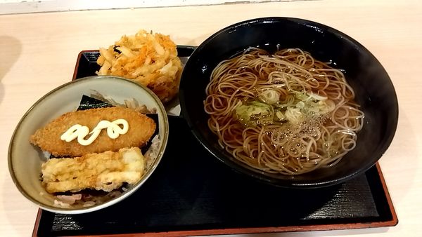 「かけ（ミニのり弁セット　６２０円）＋かきあげ（サービス券）」@ゆで太郎 三田3丁目店の写真