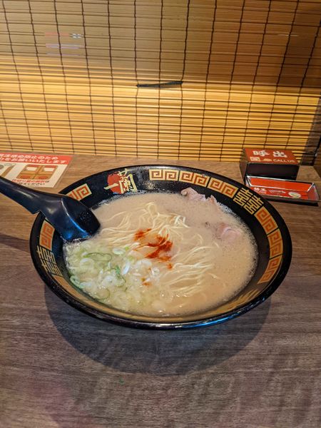 「ラーメン + 替え玉 1,100円」@一蘭 東大宮店の写真