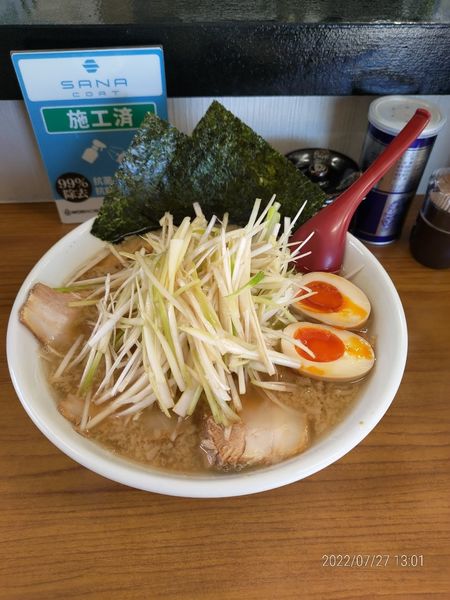 「ネギチャーシュー＋煮卵＋ネギ増し」@ラーメン勝屋の写真