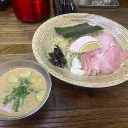 胡麻たれの昆布水つけ麺