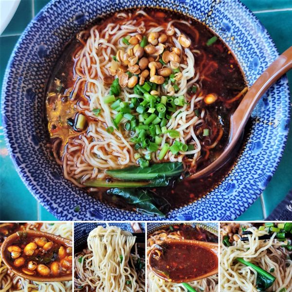 「重慶小麺　830円」@撒椒小酒館 上野店の写真