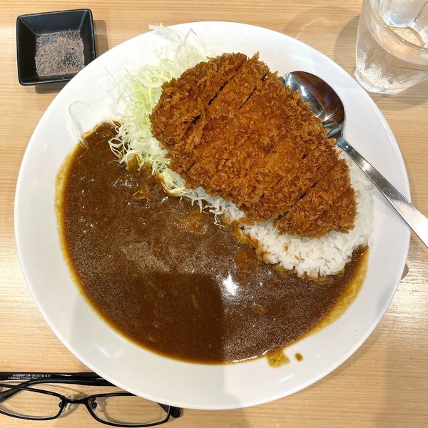 「上ロースかつカレー」@とんかつ檍のカレー屋 いっぺこっぺ 新橋店の写真