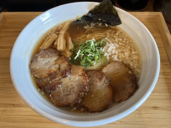 「淡麗醤油そばチャーシュー麺1000」@らぁめん 麺彩家の写真
