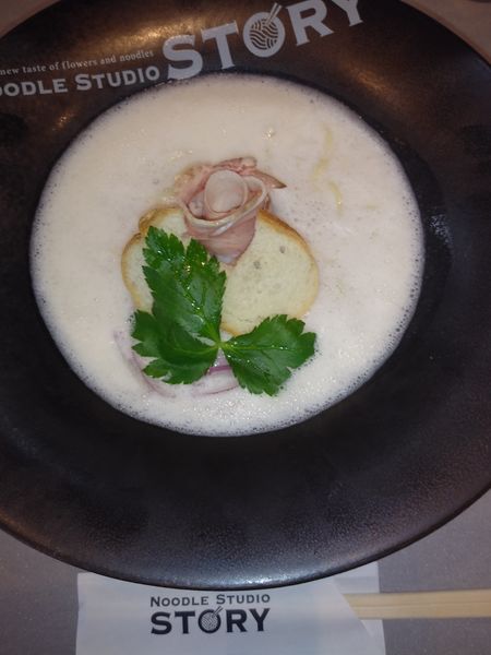 「泡鶏白湯」@NOODLE STUDIO STORYの写真