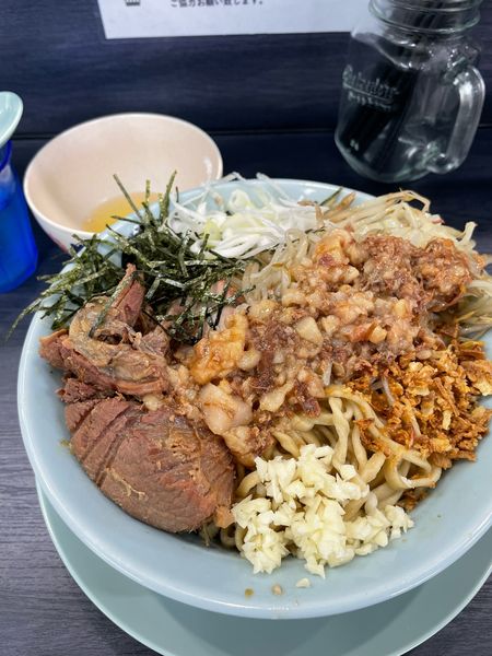 「オリソバ(ニンニク少なめ、アブラちょい増し)、生卵」@オリバーヌードルの写真