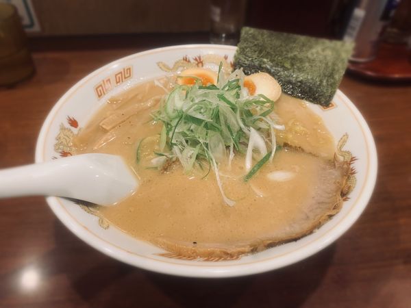 「旭川醤油らーめん（￥730）＋味玉（￥110）」@北海道らーめん ひむろ 浅草店の写真