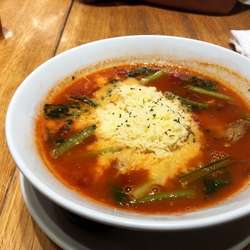 太陽のトマト麺 新宿東宝ビル店