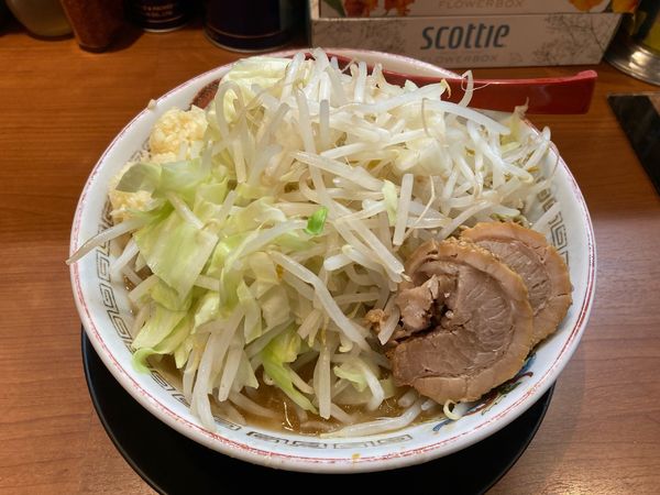 「小ラーメン　830円(ニンニク、野菜)」@豚山 町田店の写真