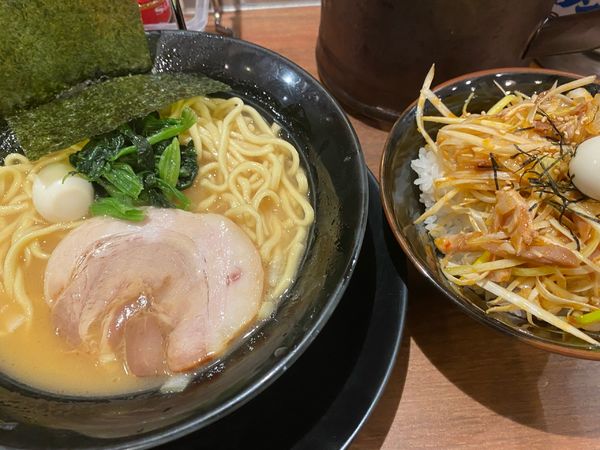「ラーメン+ネギチャ丼」@横浜家系ラーメン 晴天家 十条店の写真