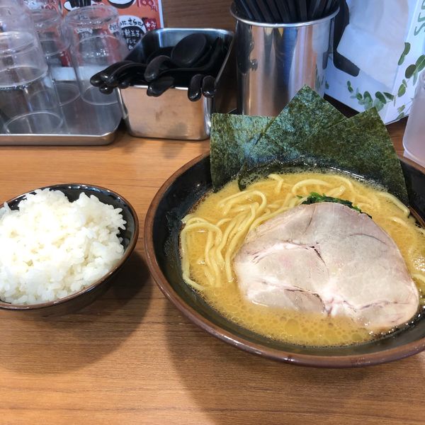 「ラーメン　750円」@横浜家系ラーメン まくり家 川崎店の写真