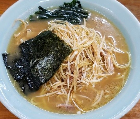「ねぎラーメン ６５０円＋ねぎミニチャーシュー丼 ３５０円」@らーめん ねぎやの写真