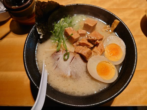 「得吉ラーメン￥900(ライスサービス)」@九州ラーメン 博多吉もんの写真