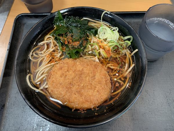 「コロッケそば 490円」@名代 富士そば 神田店の写真