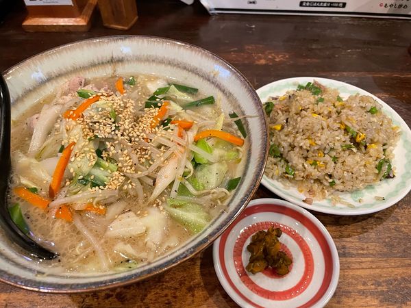 「タンメン800円、半チャーハン300円」@麺や 小五郎の写真