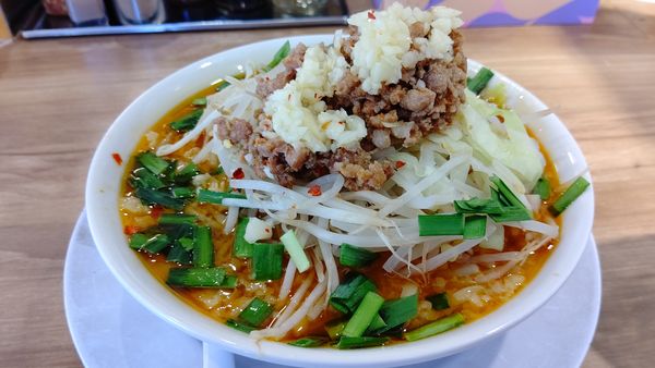 「台湾らーめん並盛850円」@麺屋しずる みよし店の写真