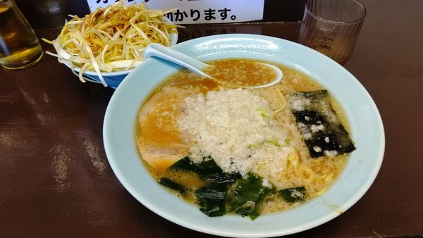「ラーメン６５０円&ネギ丼３００円＋背脂こってり１００円」@ラーメンショップ 八王子新滝山街道店の写真