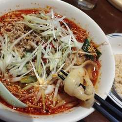 ランチセット麻辣刀削麺＋半チャーハン(850)