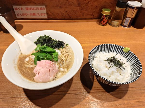 「青森県産の煮干しそば　めし割」@寿製麺よしかわ 川越店の写真