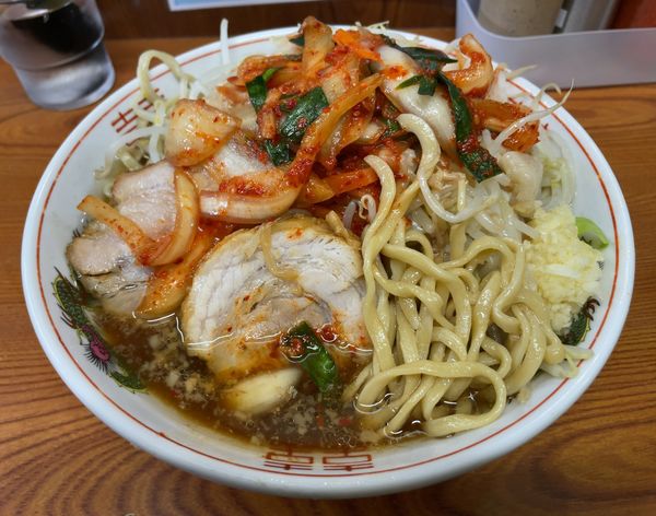 「ラーメン　半分　ニンニクアブラ　タマネギキムチ」@ラーメン二郎 亀戸店の写真