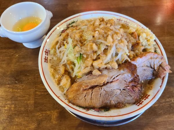 「ミニラーメン+生玉子」@らーめん 豚島の写真