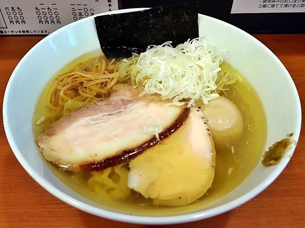 「味玉ラーメン 塩（名古屋コーチン）」@自家製手もみ麺 鈴ノ木の写真