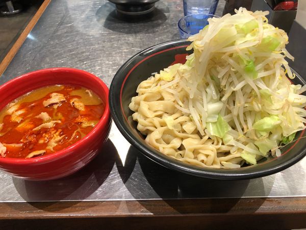「紅つけ麺+野菜ドカ盛」@麺創研 紅 府中の写真