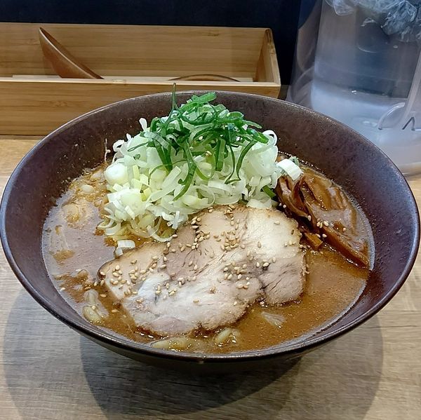 「赤味噌ラーメン＋白ネギ」@九段下 中路の写真