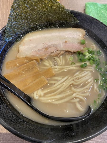 「マグロ白湯ラーメン」@東大和ラーメン大冬樹Season2の写真