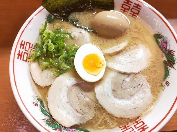 「豚骨ラーメン（大）＋チャーシュー＋煮玉子」@豚骨発祥 久留米ラーメン くるめやの写真