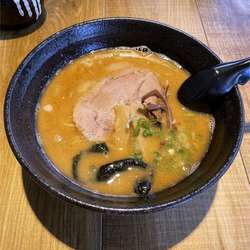 豚骨ブラックラーメン