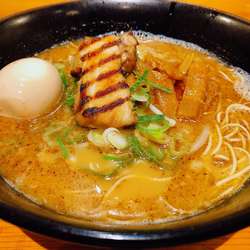 うおすけ（880円）、煮卵（CP）