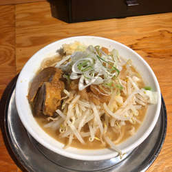 小ラーメン(麺240g 豚一枚) (750円)