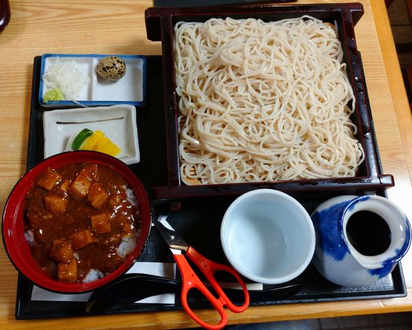 「麻婆セット（850円）＋大盛り（100円）」@そば処 亀屋の写真
