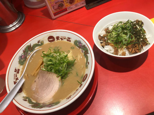 「ラーメンチャーシュー丼セット (1050円)」@天下一品 目黒店の写真