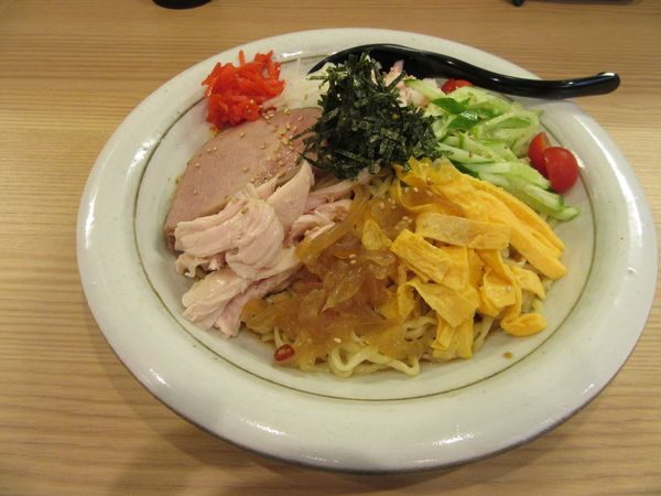 「冷やし中華（７００円）＋大盛１００円」@麺店ヒカリノアトリエの写真