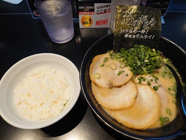 「餃子セット（豚骨醤油）」@らうめん侍の写真