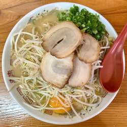 生卵入りラーメン（750円）