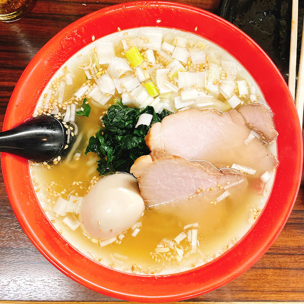 「限定 塩らーめん+半熟味玉」@豚骨醤油らーめん 誠屋 池尻店の写真