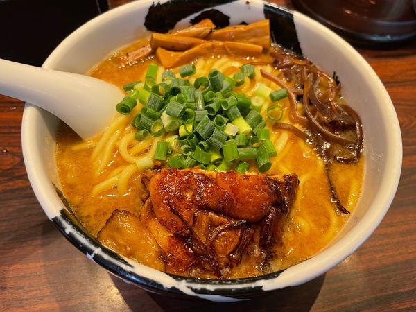 「白らーめん 900円」@麺屋武蔵 武骨の写真