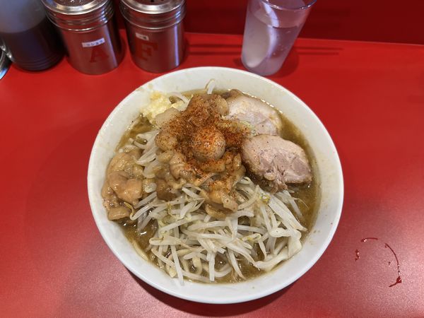 「ラーメン半分150g(ニンニク少し.アブラ)830円」@麺屋HEROの写真