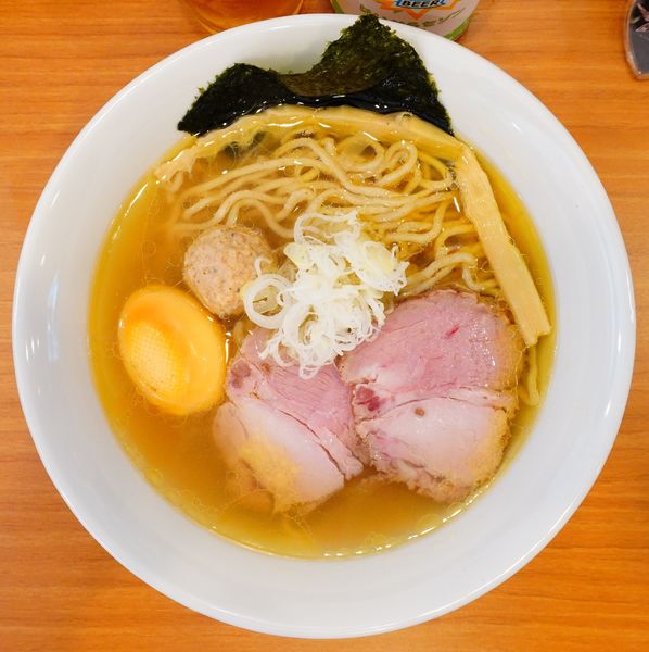 「塩らーめん＋燻製たまご＋ガハハビール」@しののめヌードルの写真