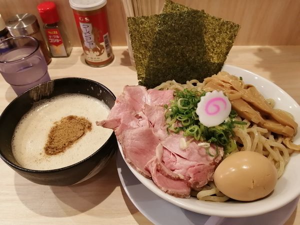 「あごだし鶏白湯つけ麺 全のせ（大盛）＋台湾ミンチ丼」@鶏そば 唆る 堀田本店の写真