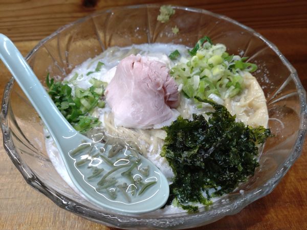「冷やしらーめん(白醤油)」@らーめん 波の花の写真
