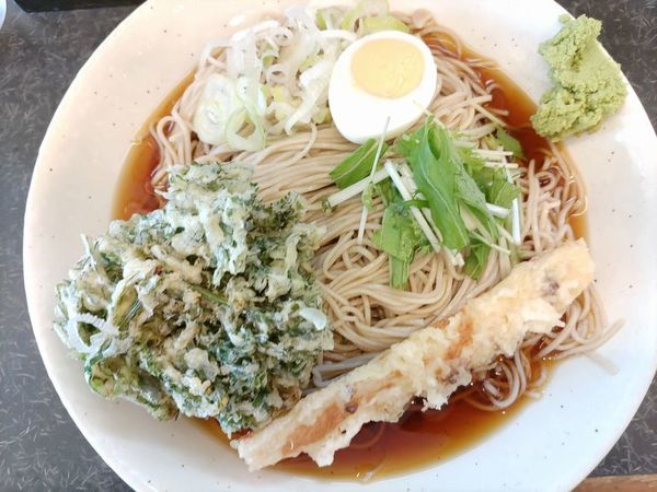 「冷やし春菊天そば（大盛）＋ちくわ天」@文殊 亀戸店の写真