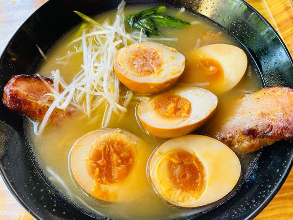 「ブラックペッパーポーク麺(とんこつ醤油) 他 1,400円」@China Voyagerの写真