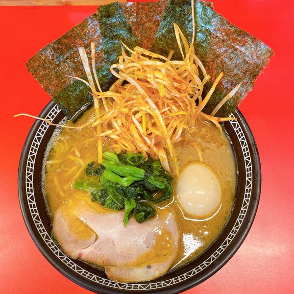「辛ネギラーメン」@横浜家系ラーメン 内田家 博多本店の写真