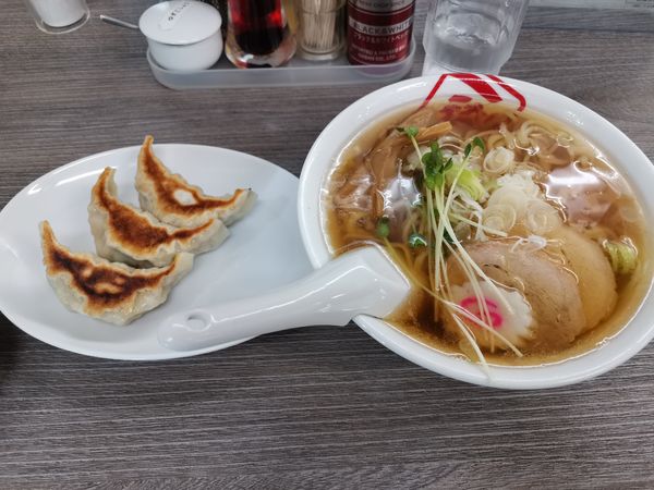 「しょうゆラーメン＋餃子3個」@佐野ラーメン いってつの写真