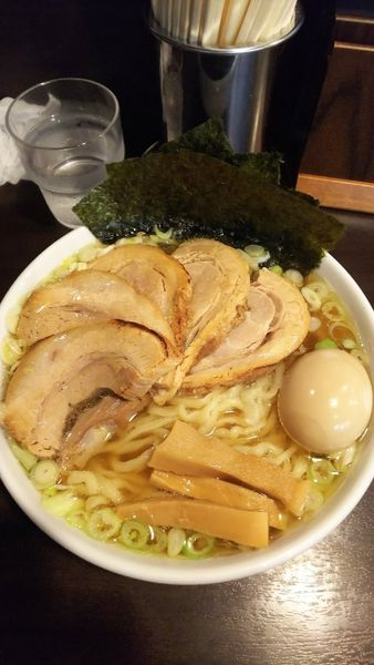 「手もみ中華そば （無料大盛）+チャーシュー+味玉+のり」@つけめん・らーめん活龍 境店の写真