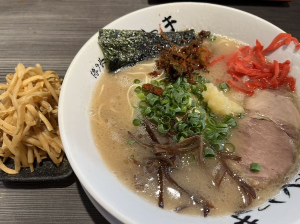 「らーめん、バリカタ、メンマ、もやし、替玉2回」@博多長浜らーめん いっき 戸塚安行店の写真