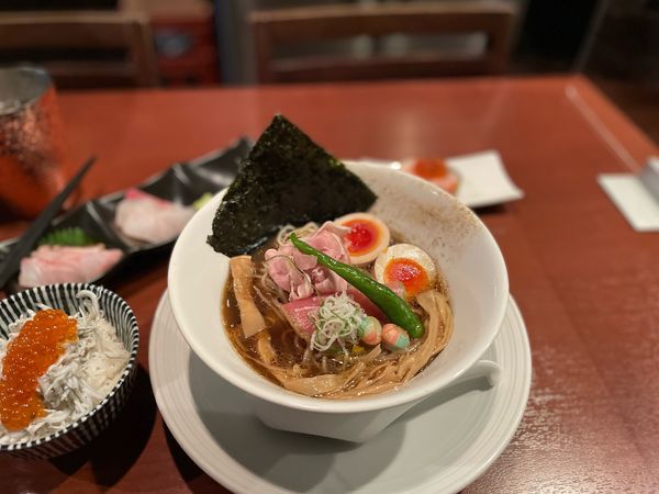 「【限定】冷やしらぁ麺（真昆布水×八戸産煮干し出汁）¥1000」@酒肴場 屯の写真